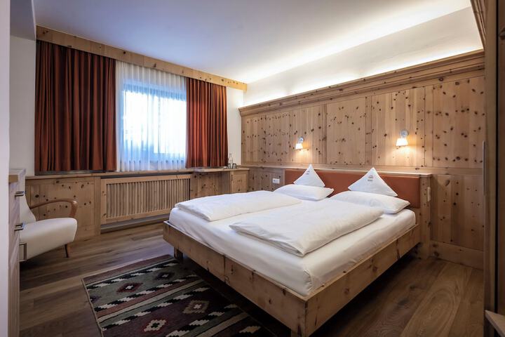 Room 10 of 42