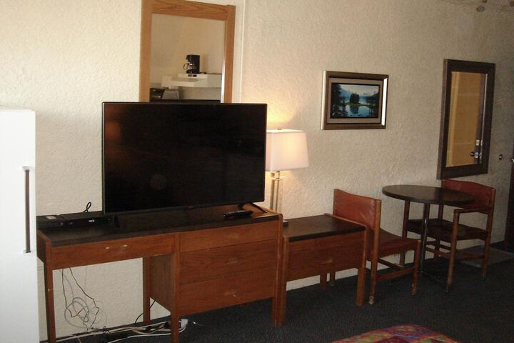 Room 13 of 32