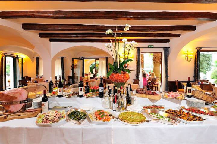 Dining 56 of 100