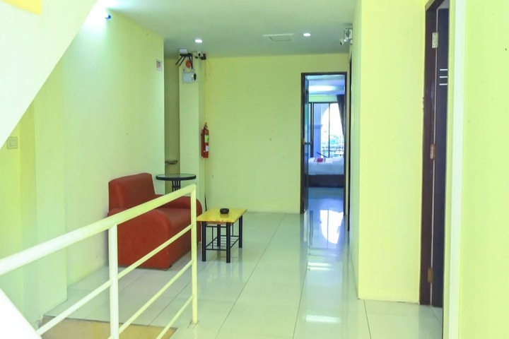 Room 10 of 18