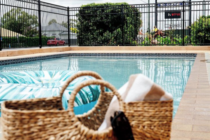 Pool 44 of 52