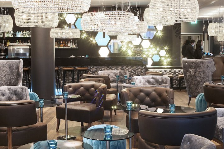 Lounge 22 of 26