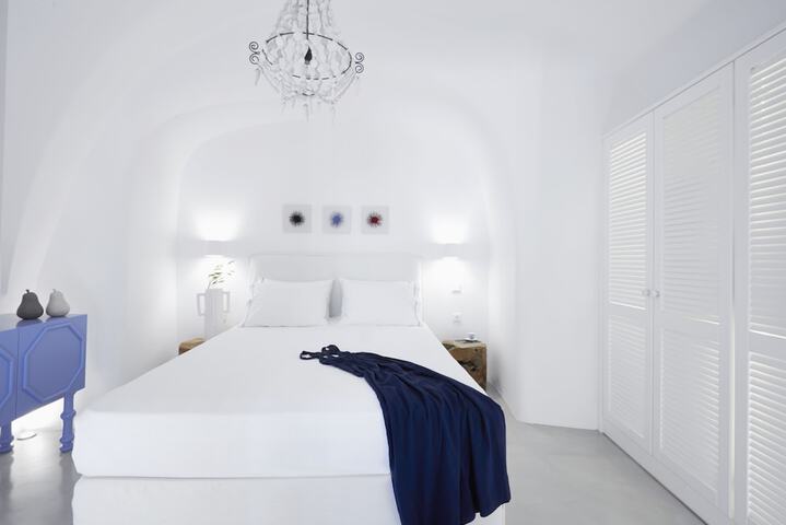 Room 4 of 72