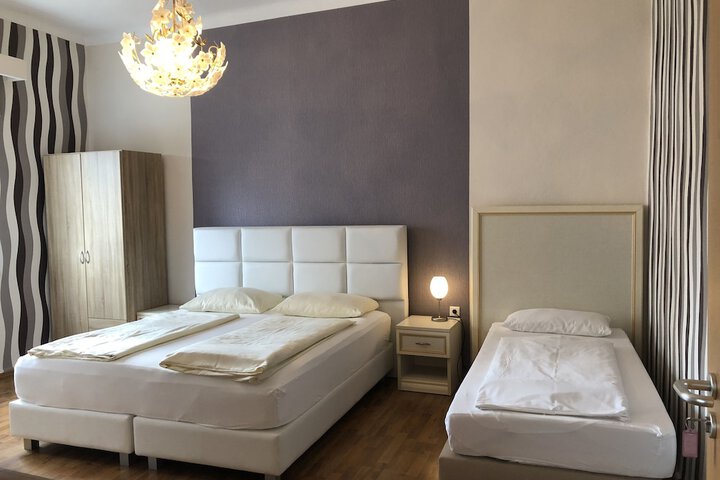 Room 2 of 25