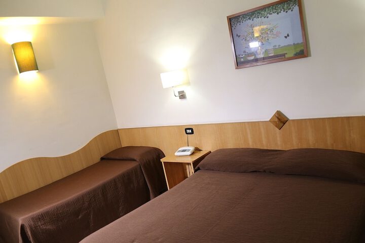 Room 15 of 40