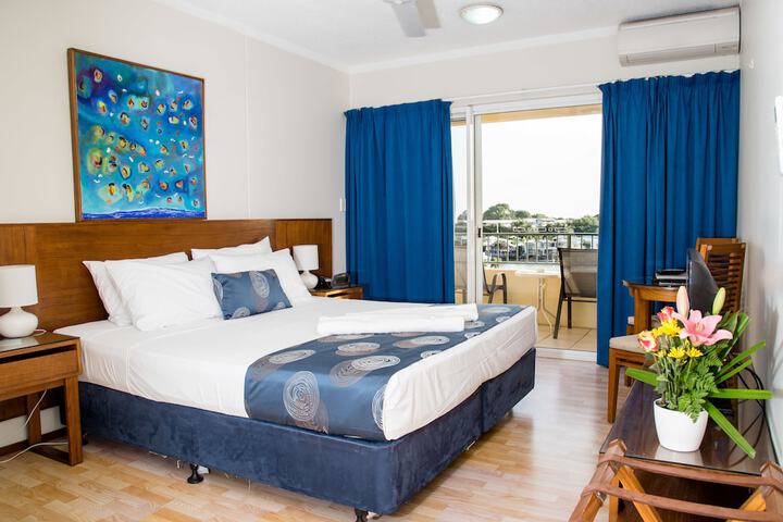 Room 15 of 48