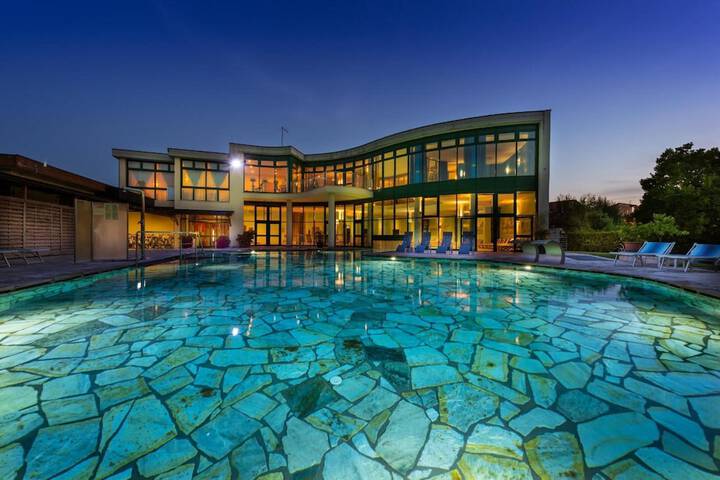 Hotel Pool
