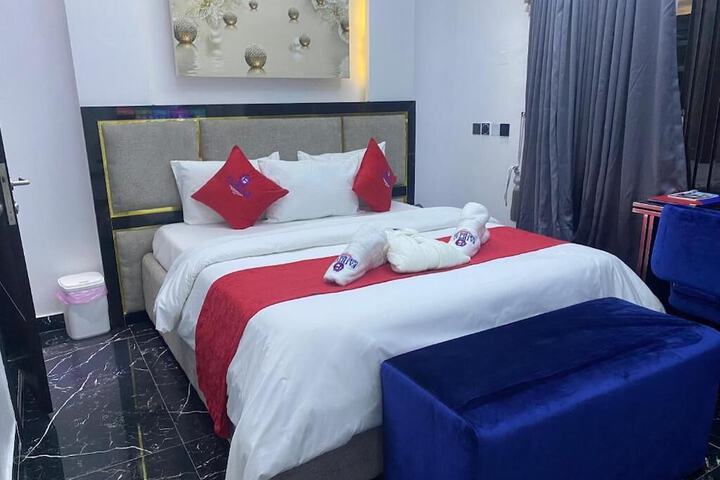 Room 3 of 32