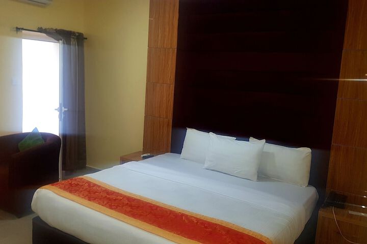 Room 8 of 39