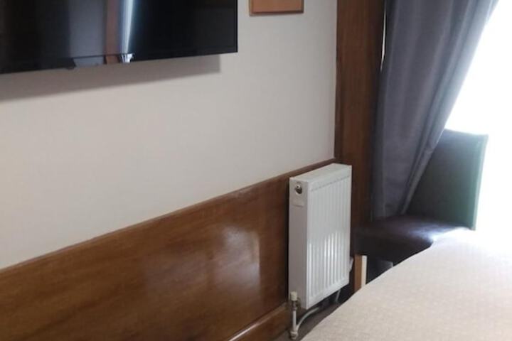 Room 11 of 34