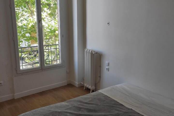 Room 5 of 9