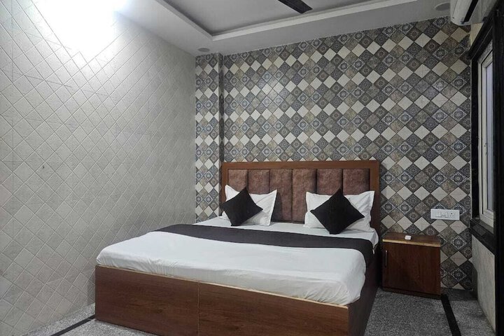 Room 6 of 15