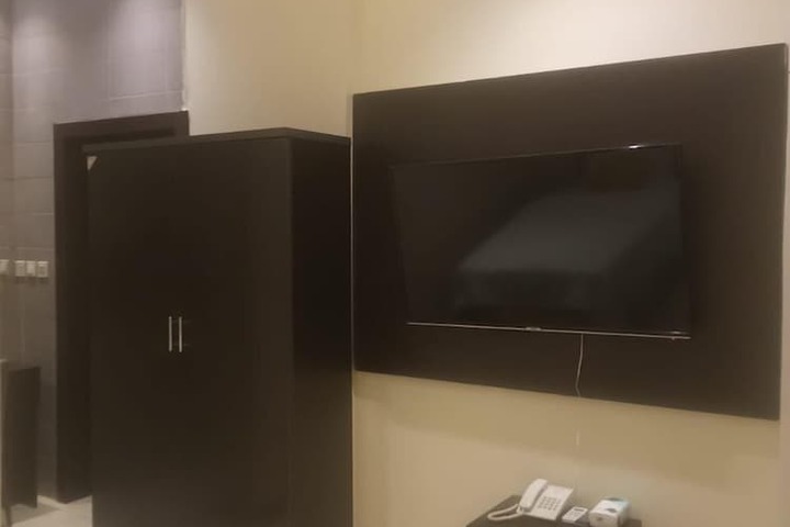 Room 4 of 17