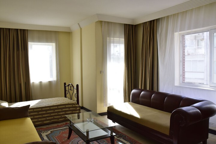Room 12 of 16