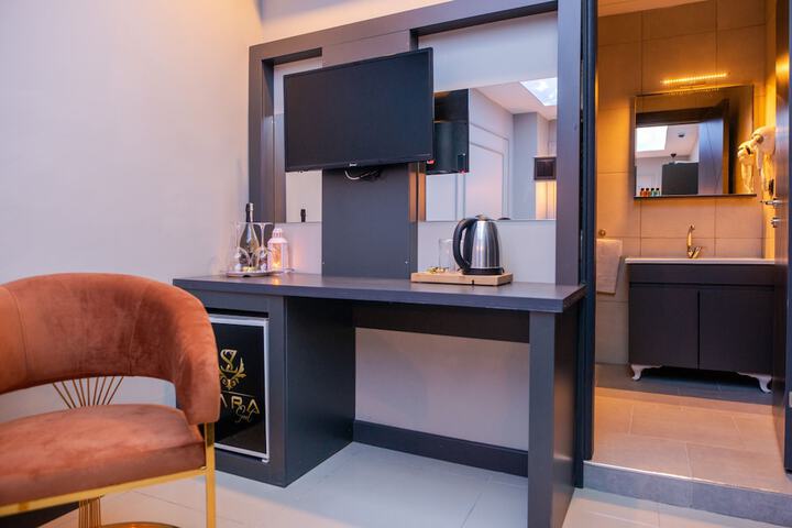 Room 9 of 28