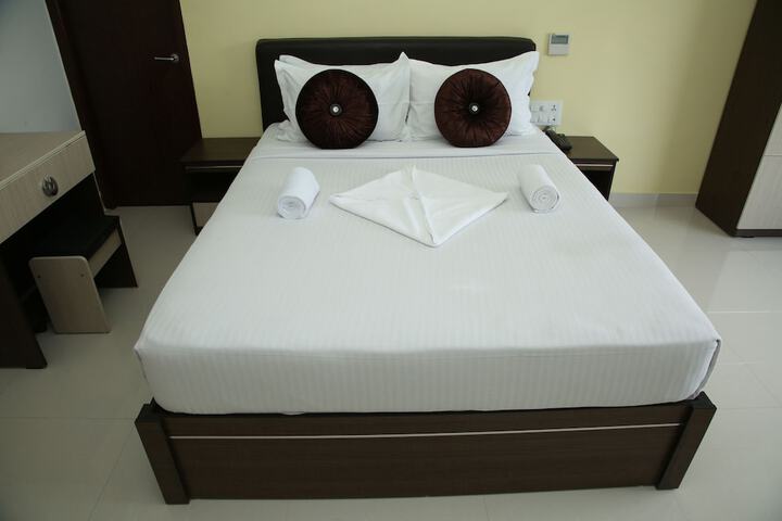 Room 9 of 38