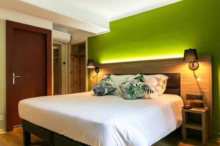 Room 28 of 80