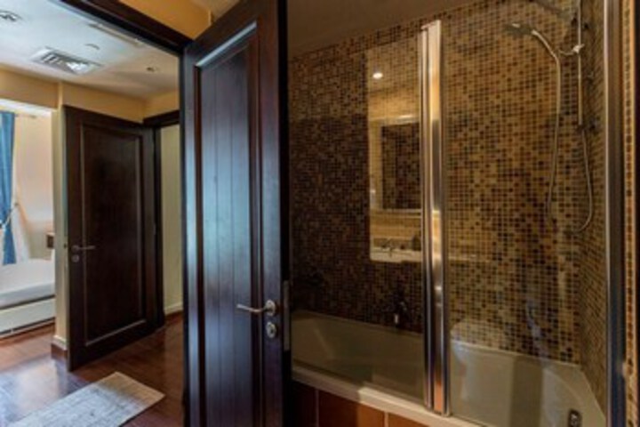 Room 8 of 21