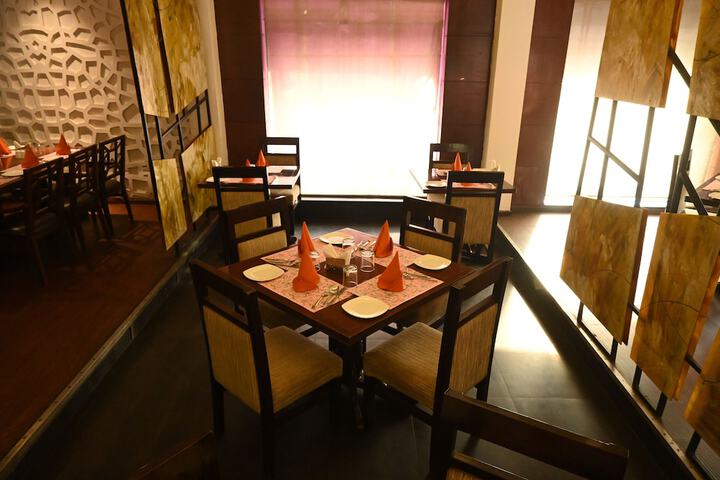 Dining 36 of 37