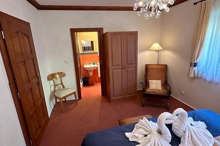 Room 49 of 106