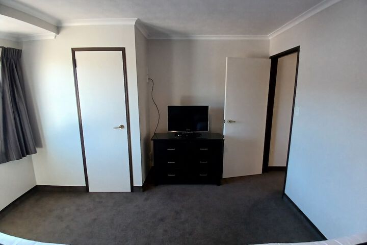 Room 18 of 120