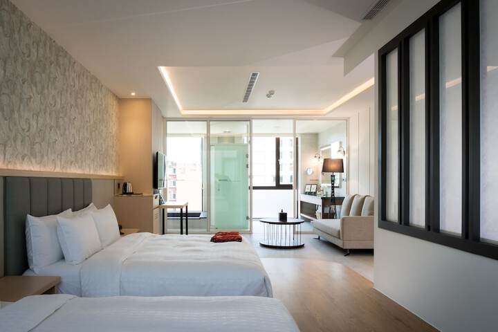 Room 8 of 31