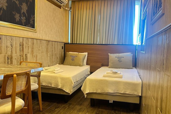 Room 12 of 170