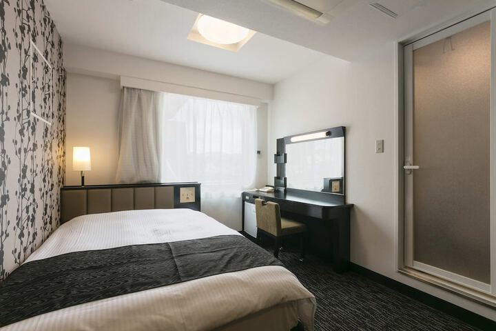 Room 30 of 66