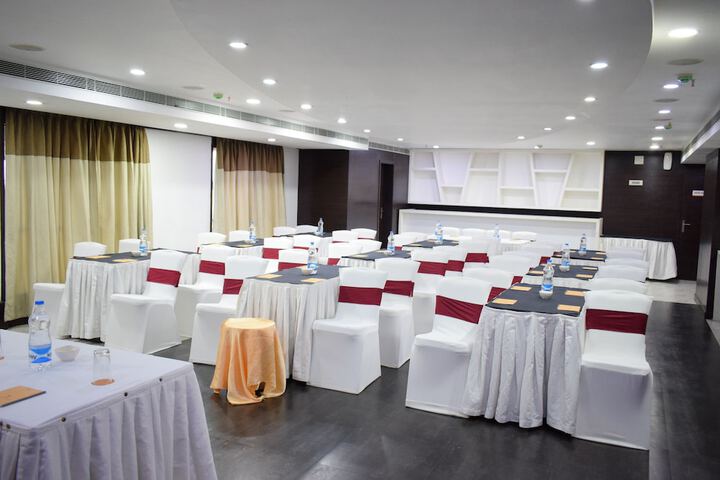 Ballroom/Hall 25 of 32