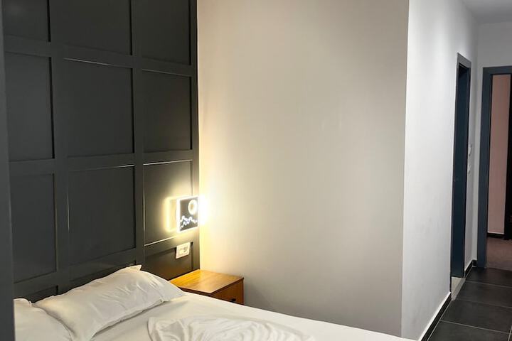 Room 33 of 50