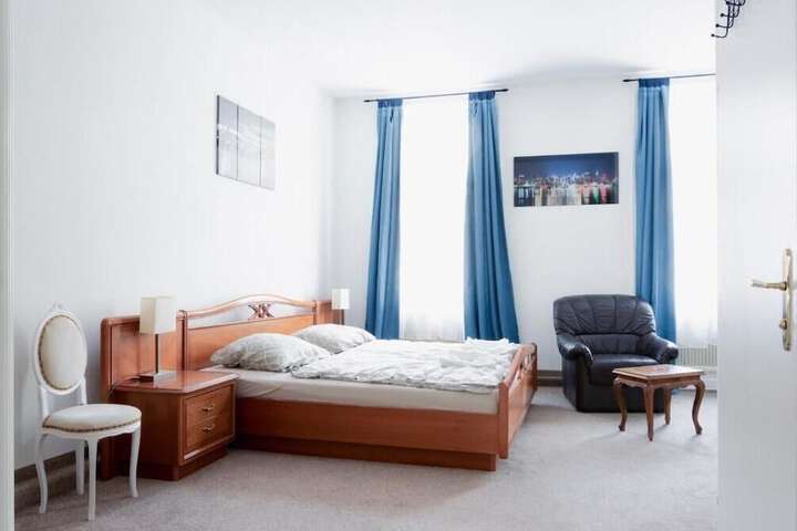 Room 3 of 6