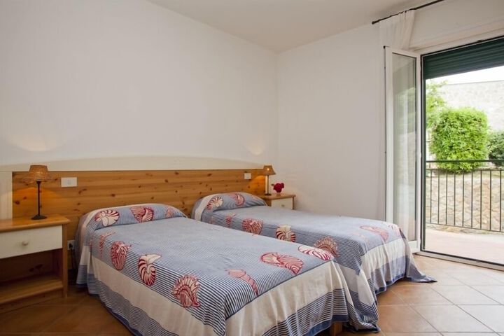 Room 7 of 32