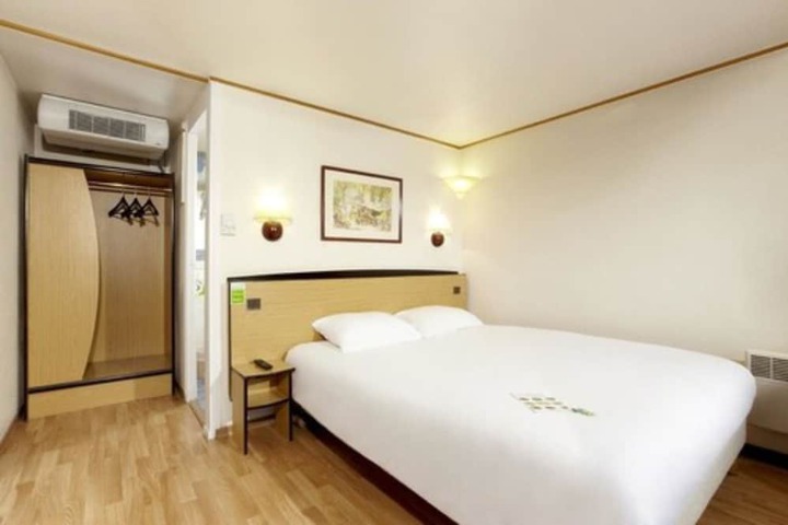 Room 4 of 28