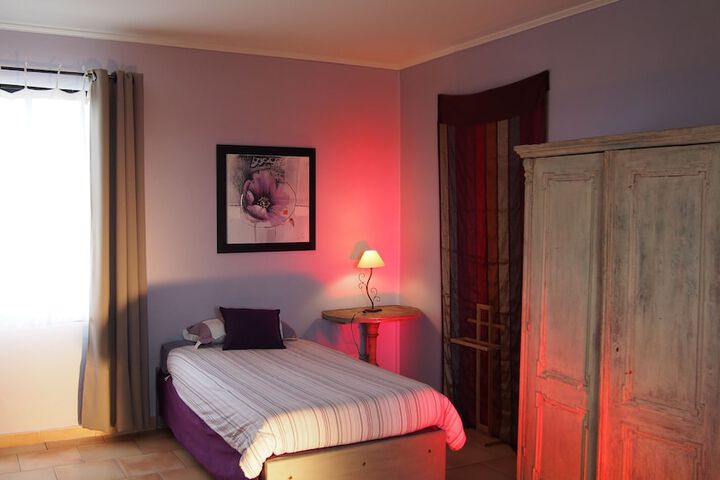 Room 4 of 16