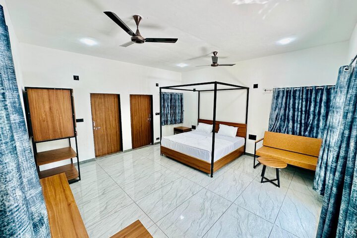 Room 10 of 26
