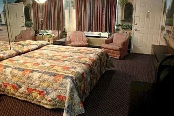 SAFARI INN MOTEL