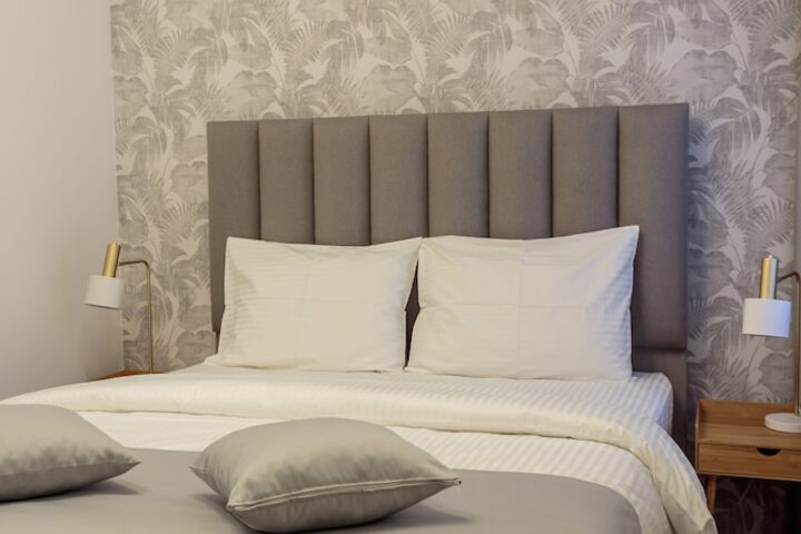 Room 3 of 122