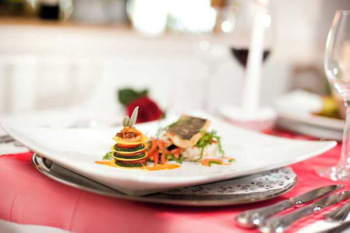Dining 52 of 64
