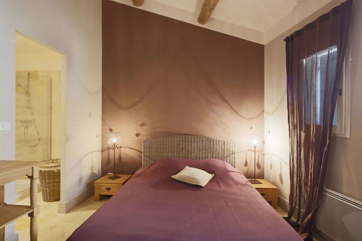 Room 4 of 9