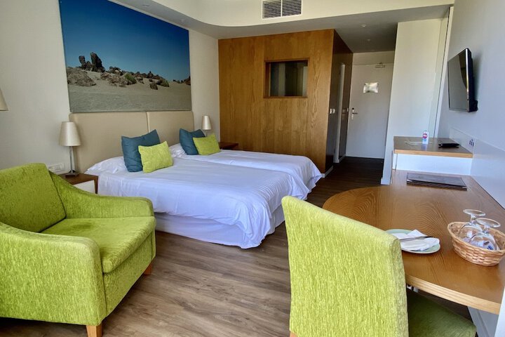 Room 5 of 32
