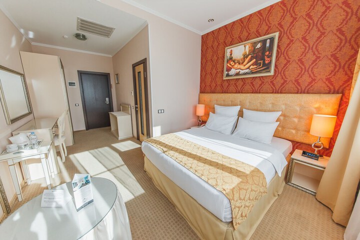 Room 6 of 48