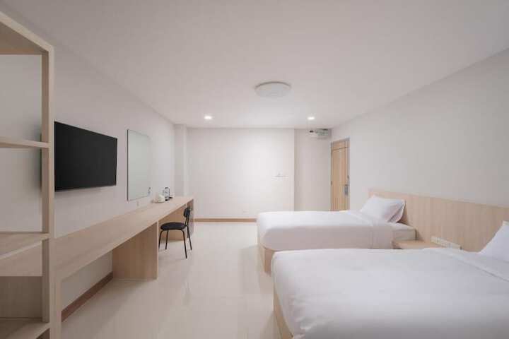 Room 9 of 13