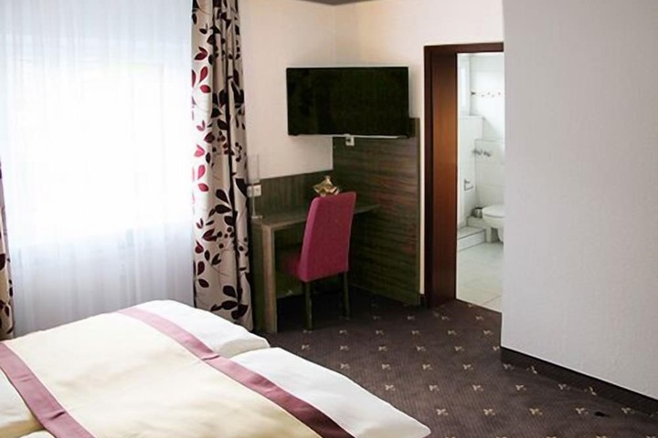 Room 15 of 65