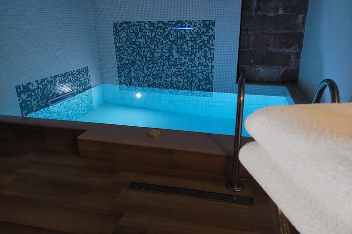 Hot Tub 21 of 42