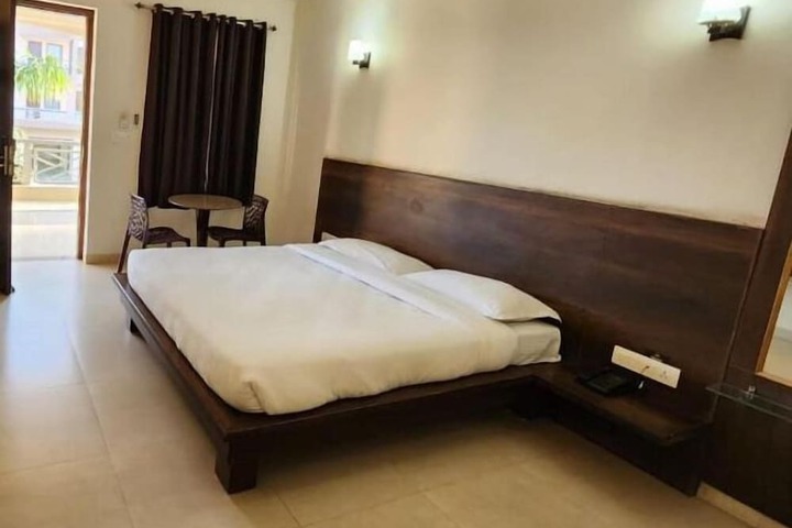 Room 5 of 17