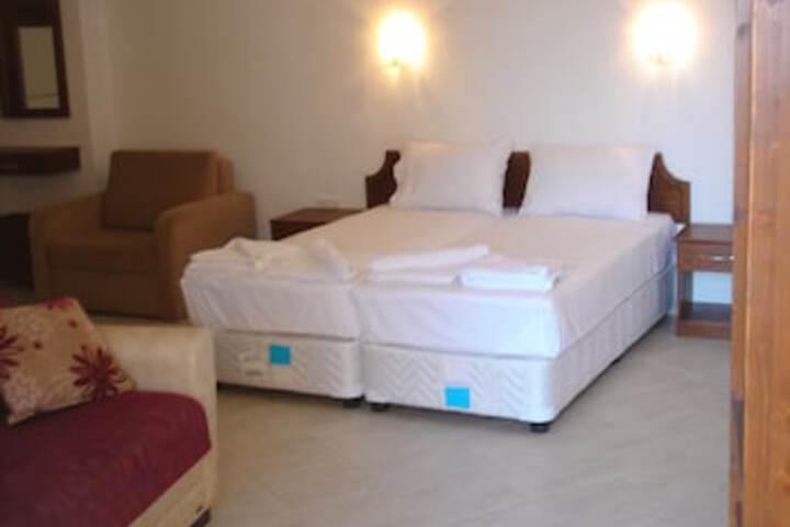 Room 2 of 94