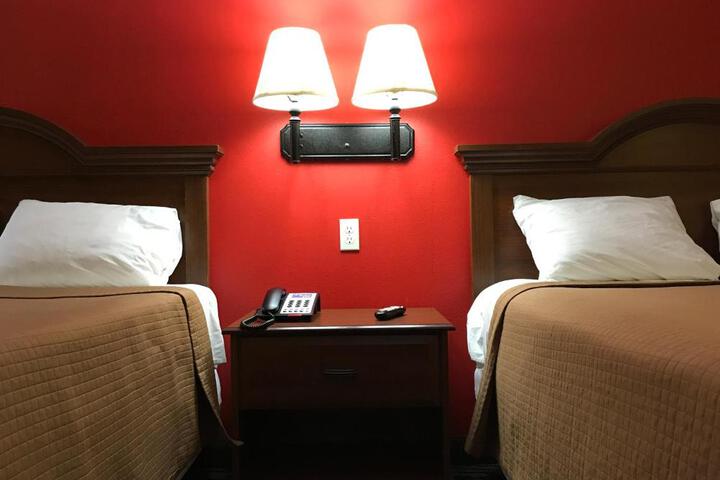 2 Queen Beds (4 of 4)