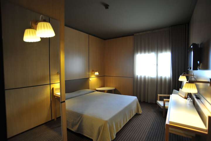 Room 23 of 100