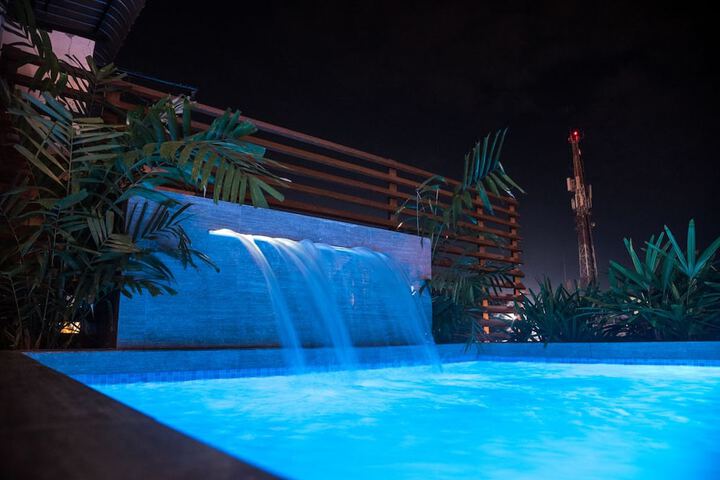 Hotel Pool