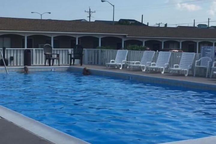 Swimming pool at Outer Banks Motor Lodge